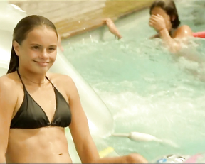 Roxane Peret bikini - Apres le col d'Ispeguy (2016)