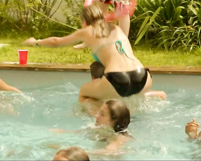 Roxane Peret bikini - Apres le col d'Ispeguy (2016)