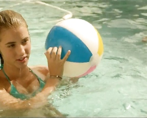 Roxane Peret bikini - Apres le col d'Ispeguy (2016)