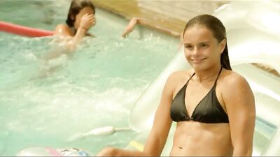Roxane Peret bikini - Apres le col d'Ispeguy (2016)