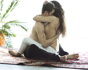 Lola Viande nude - A Crash Mid Flight (2017)