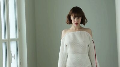Jade Hуnot sexy - Le grand saut (2016)