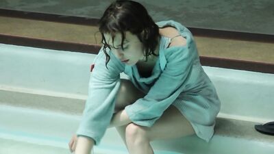 Jade Hуnot sexy - Le grand saut (2016)