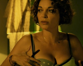 Silvia Bel, Olalla Moreno, Cristina Plazas - 1.000 maneres de menjar-se un ou (2013)