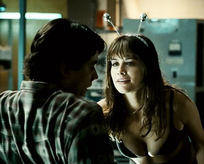 Alinne Moraes naked - O Homem do Futuro (2011)