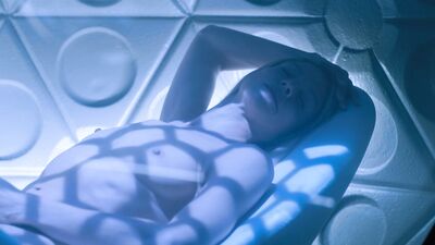 Nalani Wakita, Lisa Chandler - Altered Carbon s01e02 (2018)