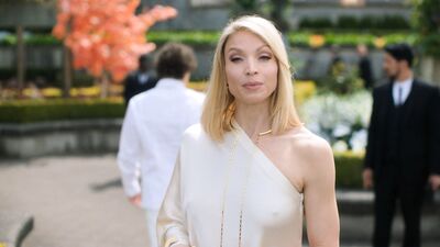Kristin Lehman nipples - Altered Carbon s01e01 (2018)