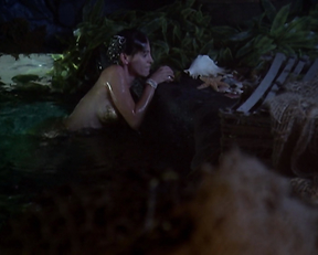 Alyssa Milano – Charmed s05e01-02 (2002)