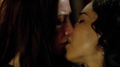 Lise Slabber, Jessica Parker Kennedy, Clara Paget – Black Sails s02e01 (2014)