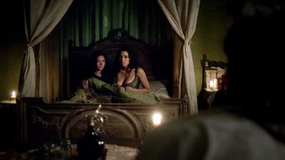 Jessica Parker Kennedy, Clara Paget – Black Sails s02e02 (2015)