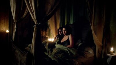Jessica Parker Kennedy, Clara Paget – Black Sails s02e02 (2015)