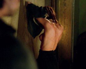 Clara Paget, Jessica Parker Kennedy – Black Sails s02e03 (2015)