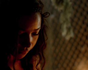 Louise Barnes, Jessica Parker Kennedy – Black Sails s01e04 (2014)