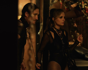 Molly Hewitt, Marika Engelhardt, Sophia Chase - Easy s03e02 (2019)