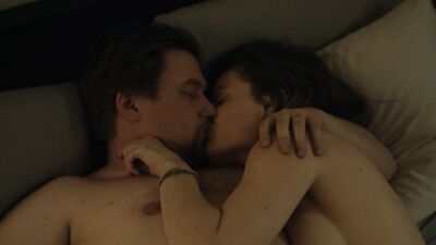 Lindsay Burdge nude - Easy s02e02 (2017)