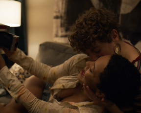 Jacqueline Toboni, Sophia Bush, Kenzie Elizabeth, Kiersey Clemons - Easy s03e03 (2019)