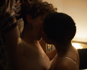 Jacqueline Toboni, Sophia Bush, Kenzie Elizabeth, Kiersey Clemons - Easy s03e03 (2019)