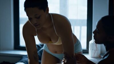 Jacqueline Toboni, Sophia Bush, Kenzie Elizabeth, Kiersey Clemons - Easy s03e03 (2019)
