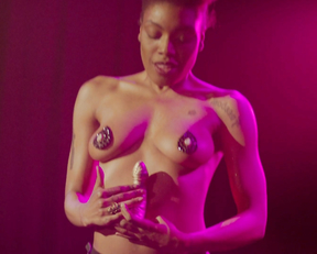 Alexandra Marzella, Kiersey Clemons, Jeez Loueez, Sid Branca, Cruel Valentine, Whitney Masters, Becca Brown, Yana Atim - Easy s02e07 (2017)