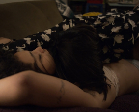 Alexandra Marzella, Kiersey Clemons, Jeez Loueez, Sid Branca, Cruel Valentine, Whitney Masters, Becca Brown, Yana Atim - Easy s02e07 (2017)