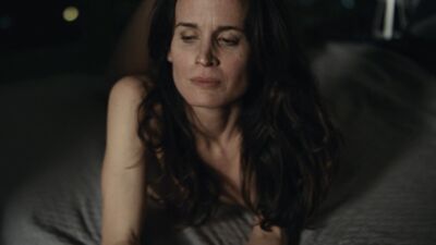 Elizabeth Reaser nude - Easy s02e02 (2017)