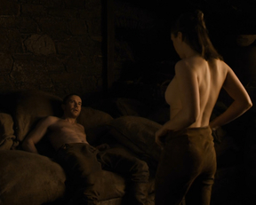 Maisie Williams naked - Game of Thrones s08e02 (2019)