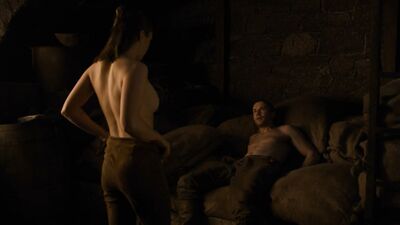 Maisie Williams naked - Game of Thrones s08e02 (2019)