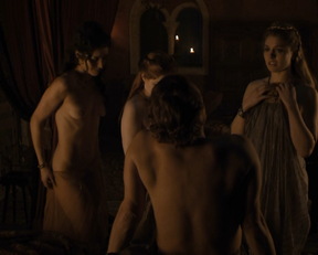 Marina Lawrence-Mahrra, Lucy Aarden, Josephine Gillan - Game of Thrones s08e01 (2019)