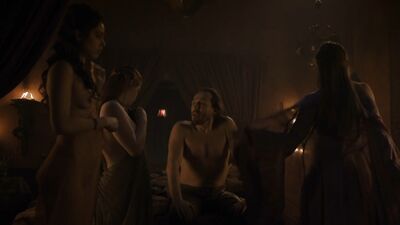 Marina Lawrence-Mahrra, Lucy Aarden, Josephine Gillan - Game of Thrones s08e01 (2019)