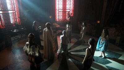 Natalie Dormer, Xena Avramidis, etc – Game of Thrones s05e03 (2015)