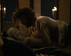 Emilia Clarke sex scene – Game of Thrones s05e07 (2015)