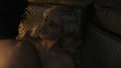 Emilia Clarke sex scene – Game of Thrones s05e07 (2015)