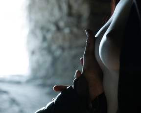 Carice van Houten, Josephine Gillan – Game of Thrones s05e04 (2015)