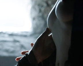 Carice van Houten, Josephine Gillan – Game of Thrones s05e04 (2015)