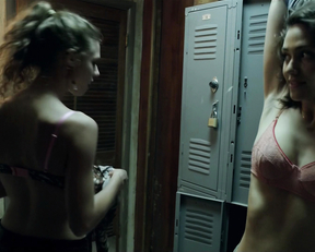 Ileana Huxley, Emmy Rossum – Shameless s05e01 (2015)