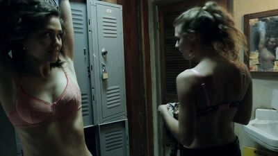 Ileana Huxley, Emmy Rossum – Shameless s05e01 (2015)