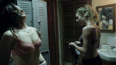 Ileana Huxley, Emmy Rossum – Shameless s05e01 (2015)