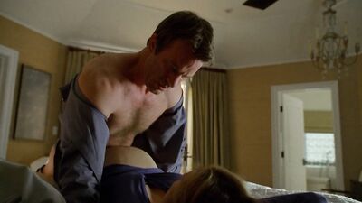 Kathryn Hahn nude – Hung s02e01 (2010)