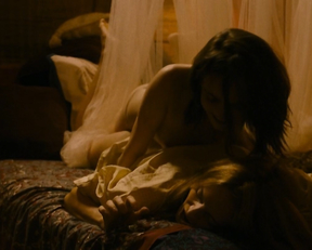 Jennifer Ehle, Reyna de Courcy,  Heather Graham, etc - Wetlands (2017)