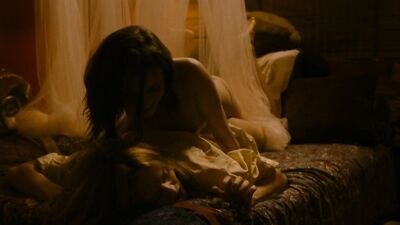 Jennifer Ehle, Reyna de Courcy,  Heather Graham, etc - Wetlands (2017)
