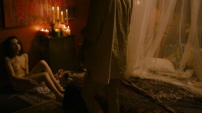Jennifer Ehle, Reyna de Courcy,  Heather Graham, etc - Wetlands (2017)