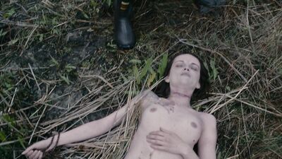 Jennifer Ehle, Reyna de Courcy,  Heather Graham, etc - Wetlands (2017)