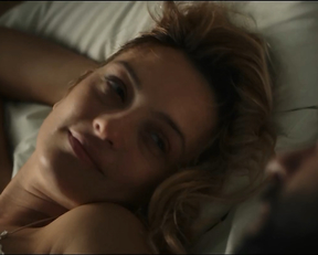 Elisa Visari, Elena Cucci, Carolina Crescentini - A casa tutti bene (2018)