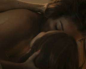 Lili Simmons, Hannah Emily Anderson - The Purge s01e01 (2018)