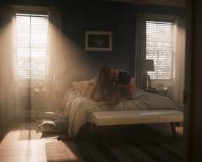 Lili Simmons, Hannah Emily Anderson - The Purge s01e01 (2018)