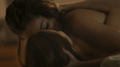 Lili Simmons, Hannah Emily Anderson - The Purge s01e01 (2018)