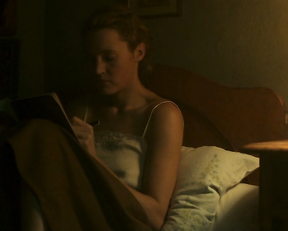 Vicky Krieps, Lizzy Caplan - Das Boot s01e04-07 (2018)