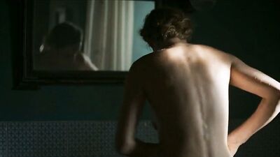 Vicky Krieps, Lizzy Caplan - Das Boot s01e04-07 (2018)