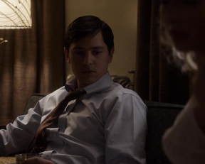 Lizzy Caplan, Rose McIver – Masters of Sex s01e04 (2013)