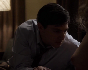 Lizzy Caplan, Rose McIver – Masters of Sex s01e04 (2013)